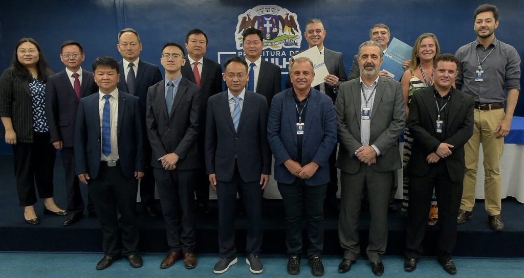 Guti recebe delegação chinesa para discutir cooperação econômica e acadêmica