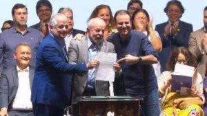 Lula, Márcio França e Eduardo Paes assinam decreto sobre o Galeão