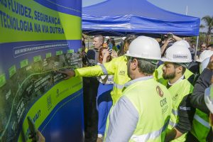 Tarcísio em vistoria às obras do Trevo de Bonsucesso