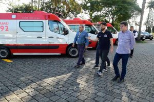 Entrega de ambulâncias