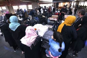 afegãos acampados no Aeroporto Internacional de Guarulhos