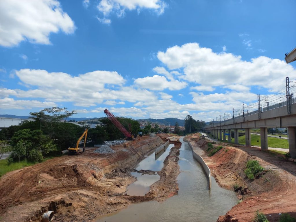 canalização Baquirivu-Guaçu