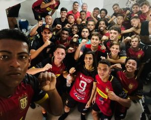 Flamengo de Guarulhos Sub 17 após vencer São Paulo