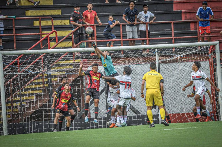 Sub-17 Flamengo x São Paulo_Easy-Resize.com