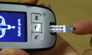 Exame da curva glicêmica; insulina,monitor de glicemia x diabetes