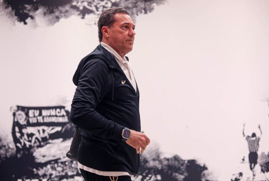 Luxemburgo é demitido do Corinthians após empate na Sul-Americana 
