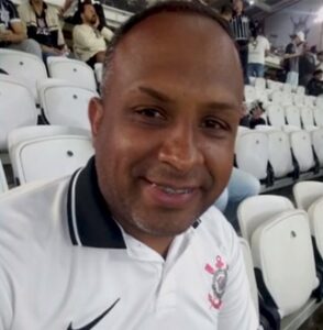 Dênis Santana, motorista de aplicativo