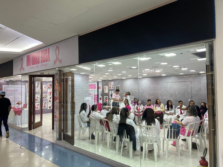 Espaço Outubro Rosa no Internacional Shopping