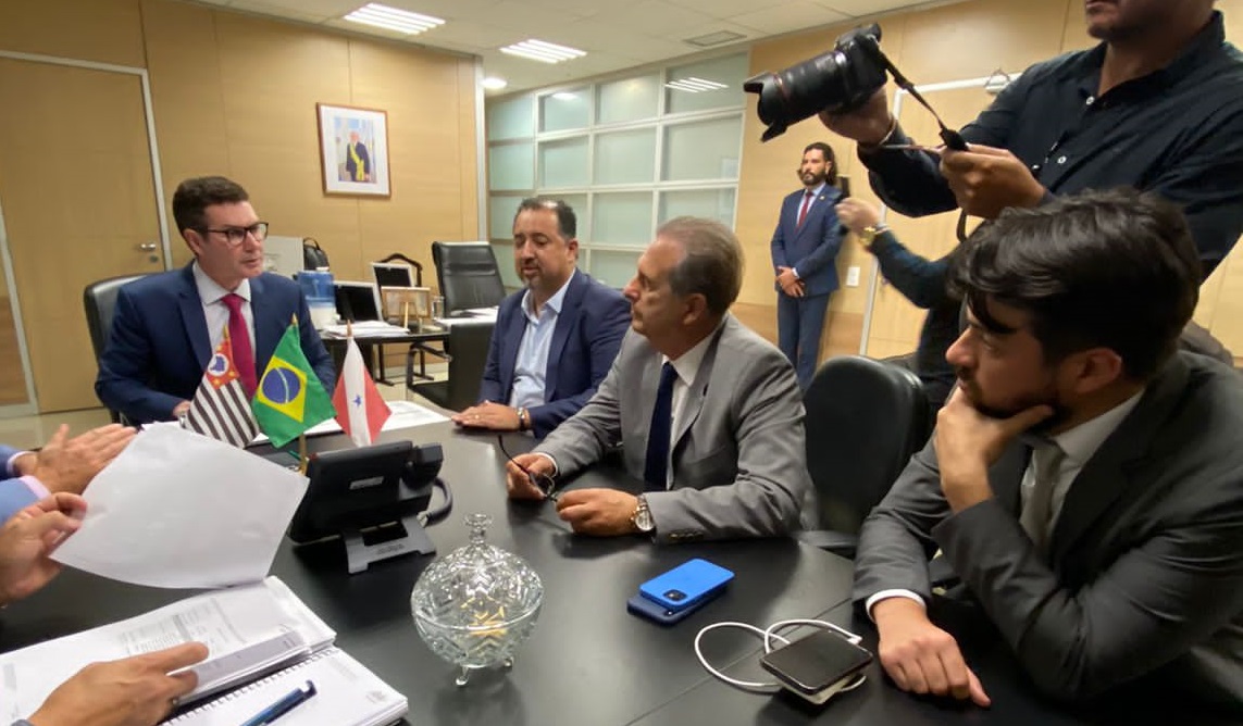 Guti em reunião no Ministério das Cidades