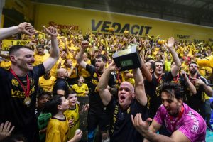 Vôlei Guarulhos celebra título do Campeonato Paulista