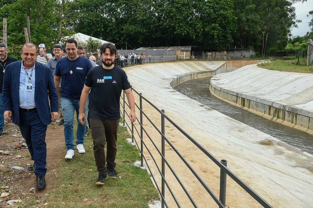 Viva Baquirivu Entrega da Canalização Cocho Velho
