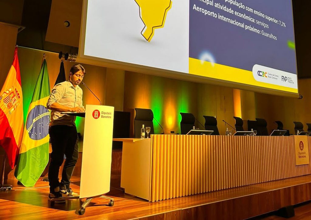 Guti participa de congresso em Barcelona e fala das soluções tecnológicas de Guarulhos