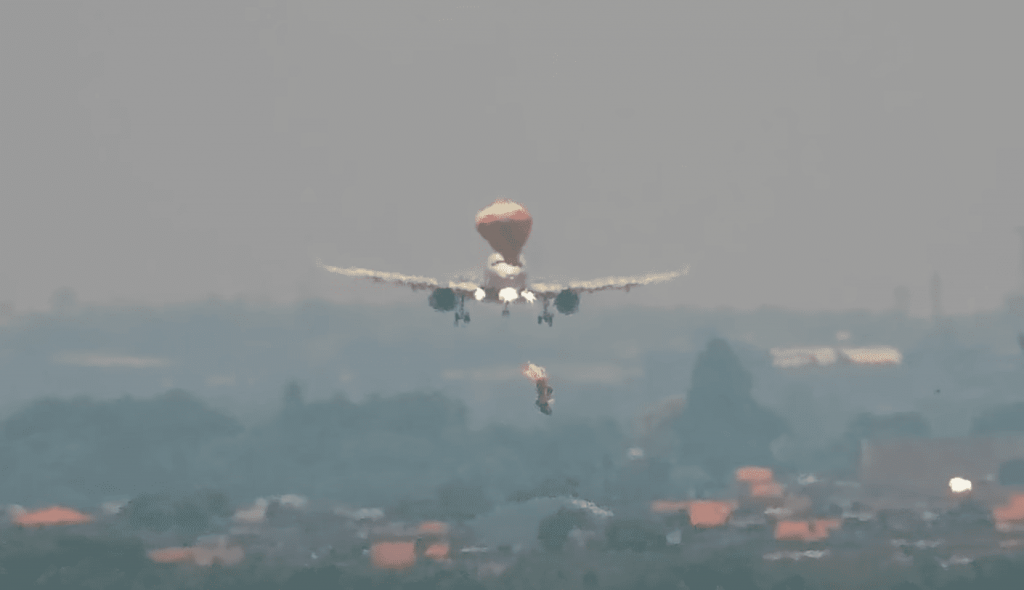 balão cai no aeroporto