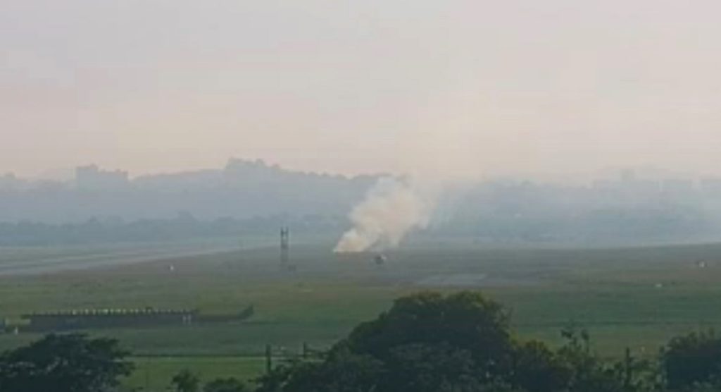 Balões caem no Aeroporto Internacional de Guarulhos, neste domingo (17), e pegam fogo.