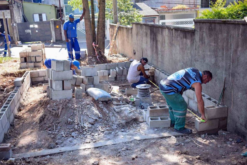 Ecoponto em construção no Jardim Adriana