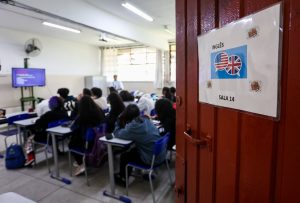Centro de Estudos de Línguas x curso de inglês