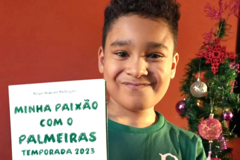 Autor guarulhense de 8 anos lança livro sobre o Palmeiras, seu time do coração