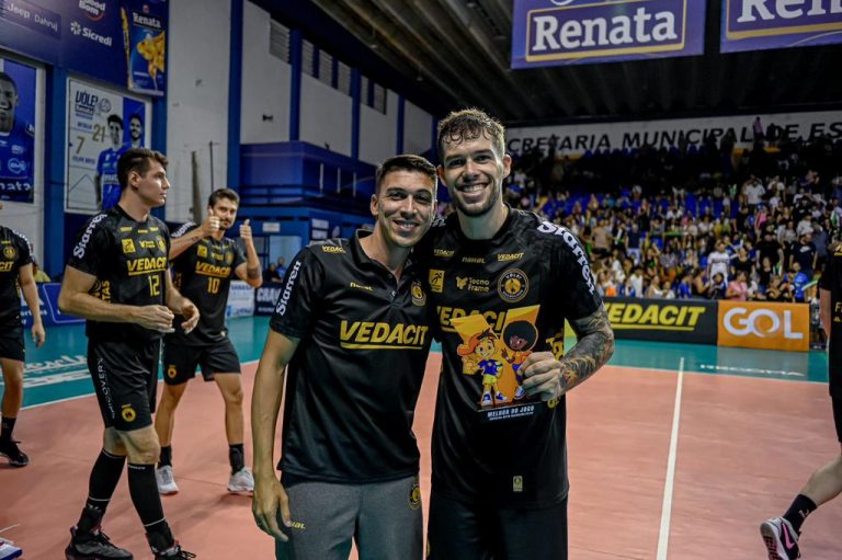 Willian recebe Troféu Viva Vôlei