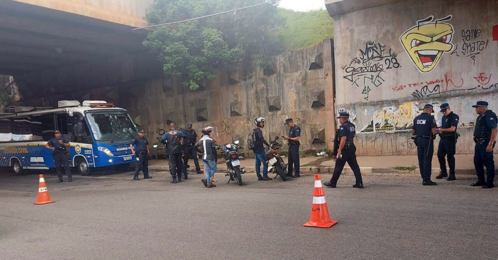 GCM apreende veículos