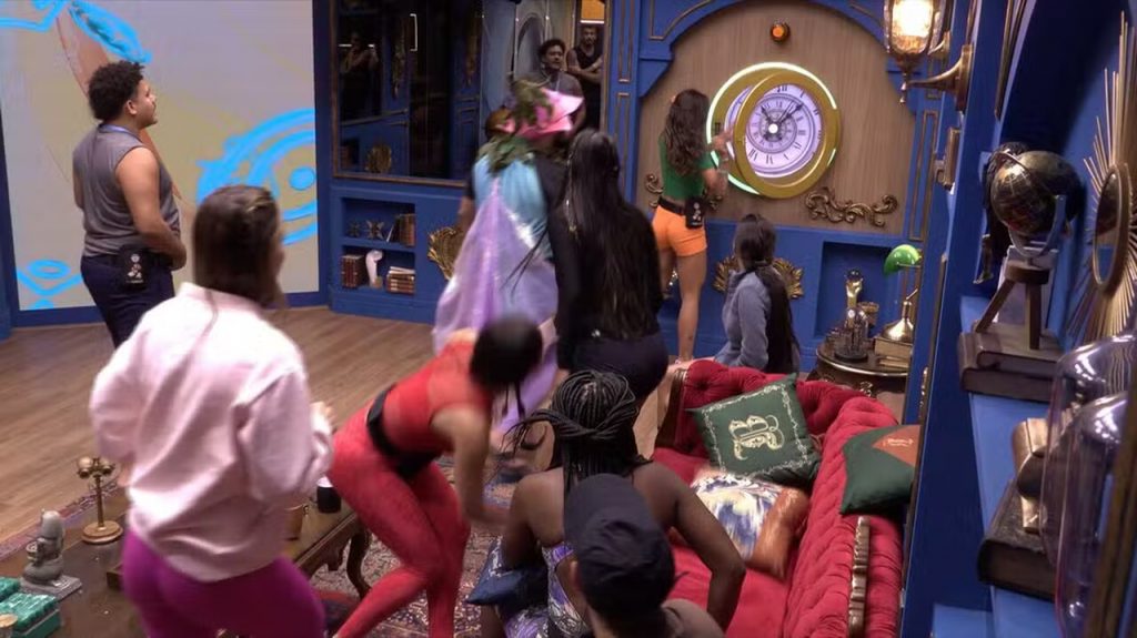 Tiktoker Vanessa Lopes aperta botão e desiste do BBB24