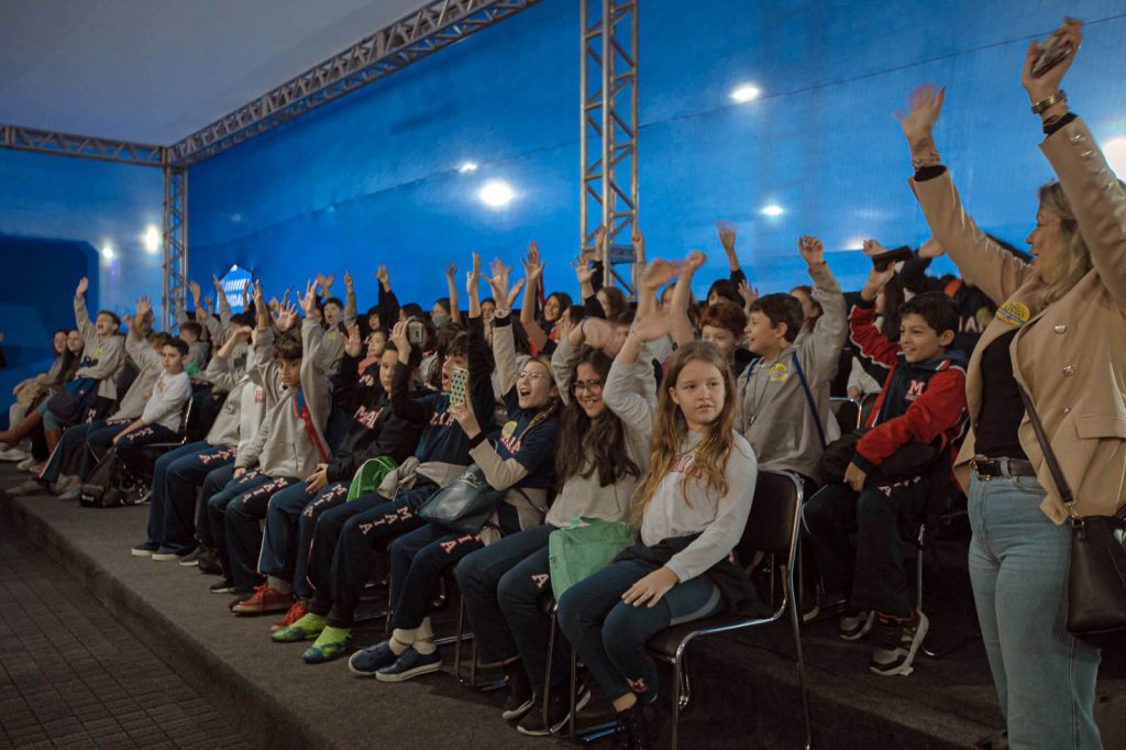 Alunos de escola na Bienal do Livro de Guarulhos