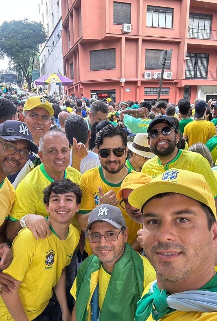 Guti, Americano e Ticiano em manifestação pró-Bolsonaro na avenida Paulista