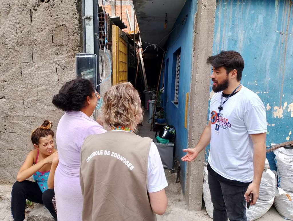 Guti em ação de combate à dengue