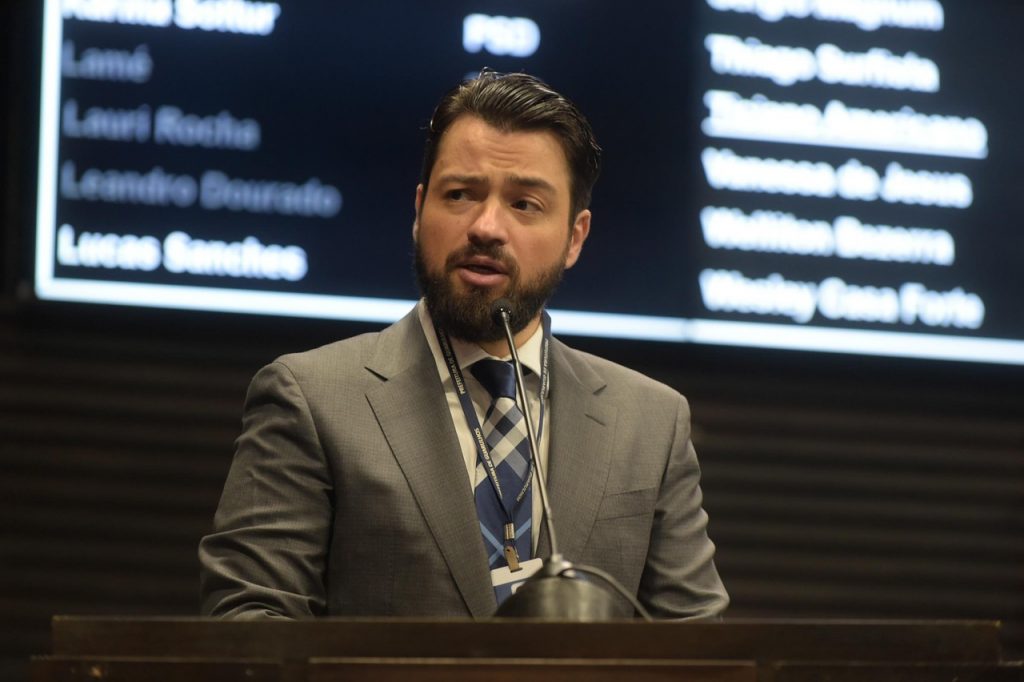 Guti profere discurso na Câmara Municipal