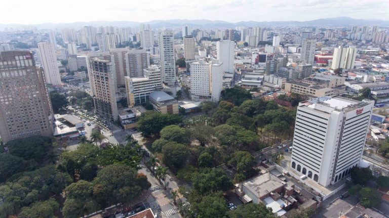 Vista aérea no Centro de Guarulhos x Praça IV Centenário