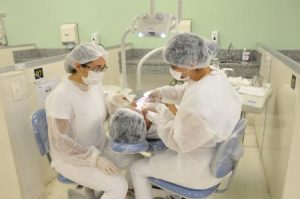 clínica de atendimento odontológico x dentistas