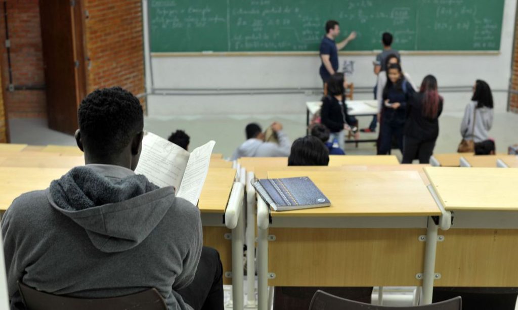 sala-de-aula-de-universidade-x-Fies