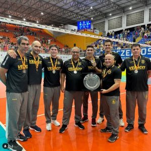 Comissão Técnica do Vedacit Vôlei Guarulhos, vice-campeão da Copa Brasil