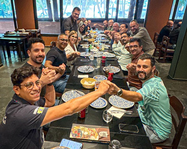 Jorge Wilson em almoço com vereadores da base aliada de Guti