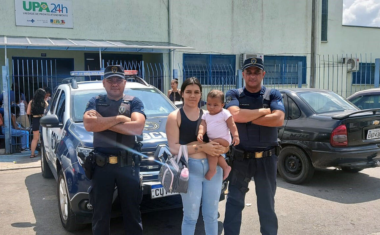 GCM salva bebê que estava engasgado