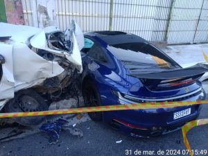 Acidente de Porsche com Sandero