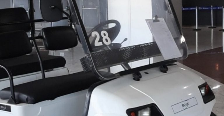 Carrinho elétrico no Aeroporto de Guarulhos
