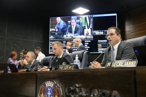 Mesa Diretora da Câmara Municipal, com Ticiano