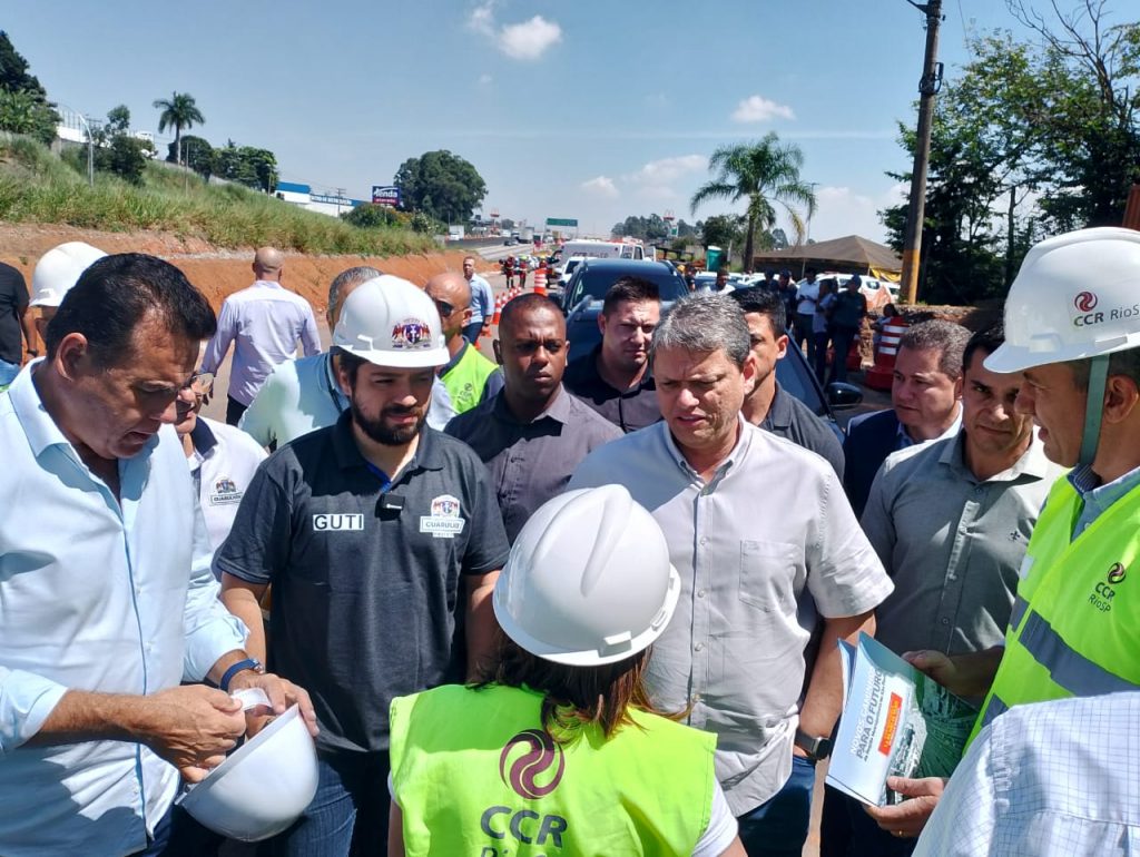 Tarcísio de Freitas, Guti e Jorge Wilson nas obras do Trevo de Bonsucesso