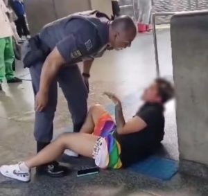 Moradora de Guarulhos é agredida com tapa no rosto por policial militar.