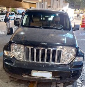 GCM apreende Jeep com multas