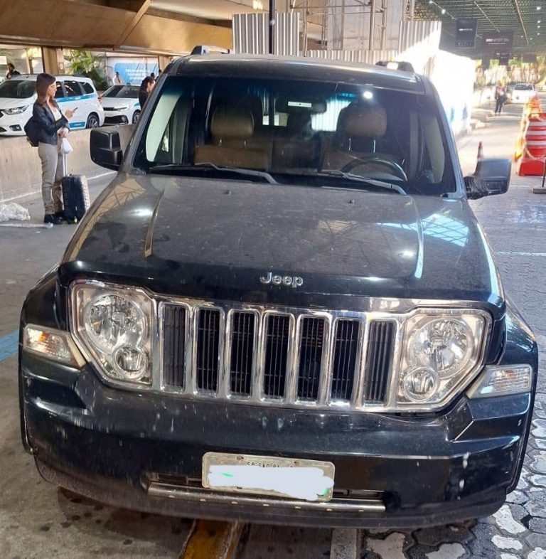 GCM apreende Jeep com multas