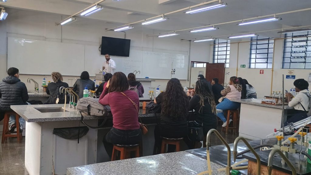Alunos do Instituto Bauducco na UNG