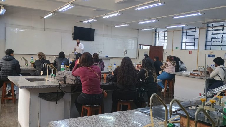 Alunos do Instituto Bauducco na UNG