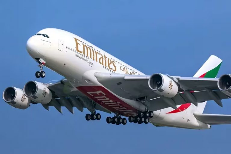 Avião-Emirates