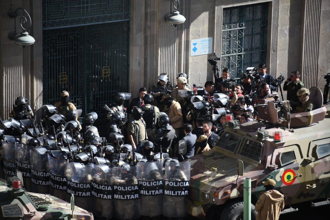 Militares tentam golpe militar na Bolívia