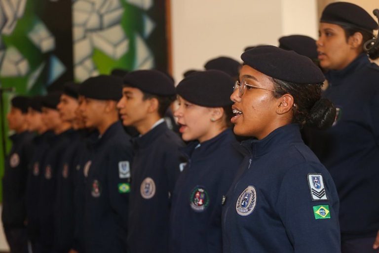 Alunos de Escolas Cívico-Militares