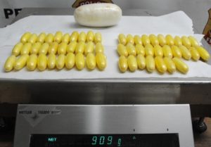 droga ingerida, expelida e apreendida no aeroporto