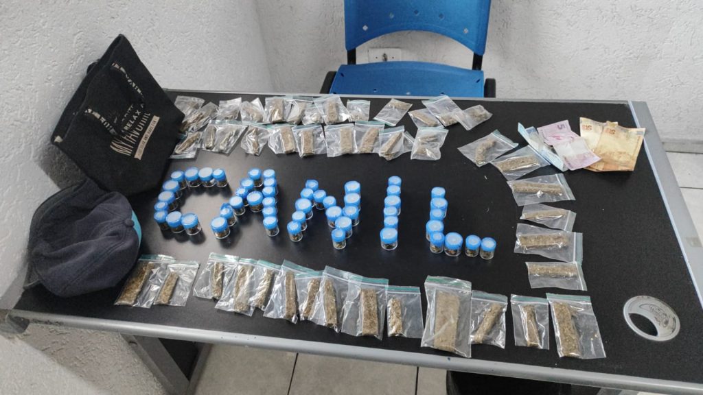 Apreensão de drogas com ajuda do Canil da GCM