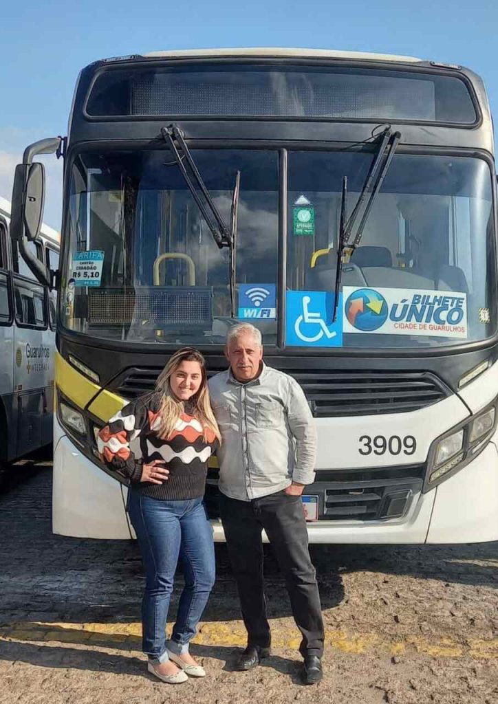 João Carlos Silva, instrutor da Viação Campo dos Ouros, e a filha Amanda Caroline