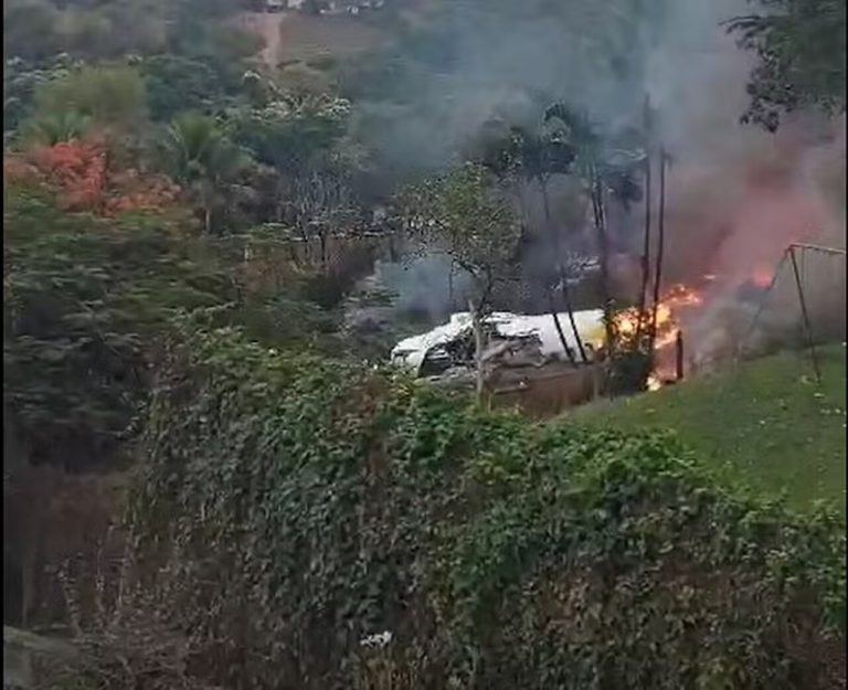 Queda-de-avião-em-Vinhedo